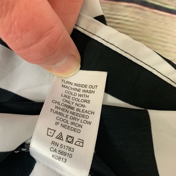 Maurices Sheer Black and White Geometric Blouse🔥 - Picture 6 of 6